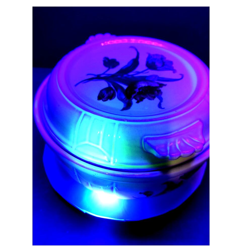 736. Halls Superior Kitchenware Covered Casserole Dish UV Reactive - Picture 4 of 8